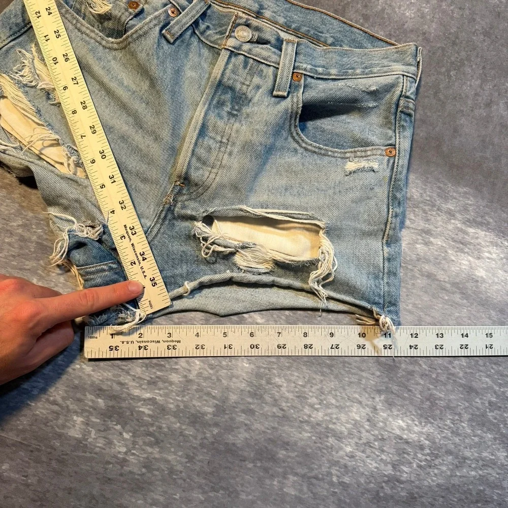 Levis measurements shown